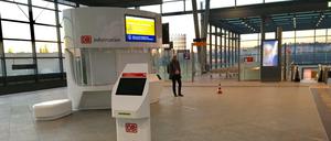 Das Service-Ei auf dem Ring-Bahnsteig am Berliner Bahnhof Südkreuz steht dort angeblich zu Testzwecken. Besetzt ist es in der Regel nicht.