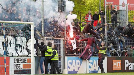 Beim Regionalliga-Spiel zwischen SV Babelsberg 03 und Energie Cottbus kam es zu massiven Ausschreitungen.