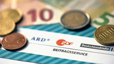 Bei monatlich 17,50 Euro steht derzeit der Rundfunkbeitrag. Die Ministerpräsidenten werden entscheiden müssen, ob der Beitrag von 2021 an steigen wird.