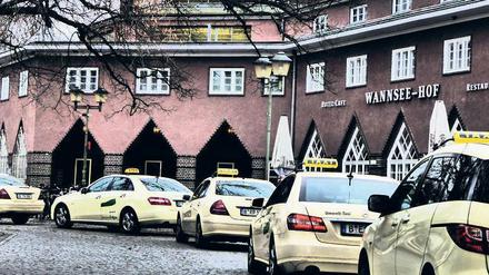 Tief im Südwesten. Der Bahnhof in Wannsee ist vielleicht nicht der modernste, aber mehr als markant.