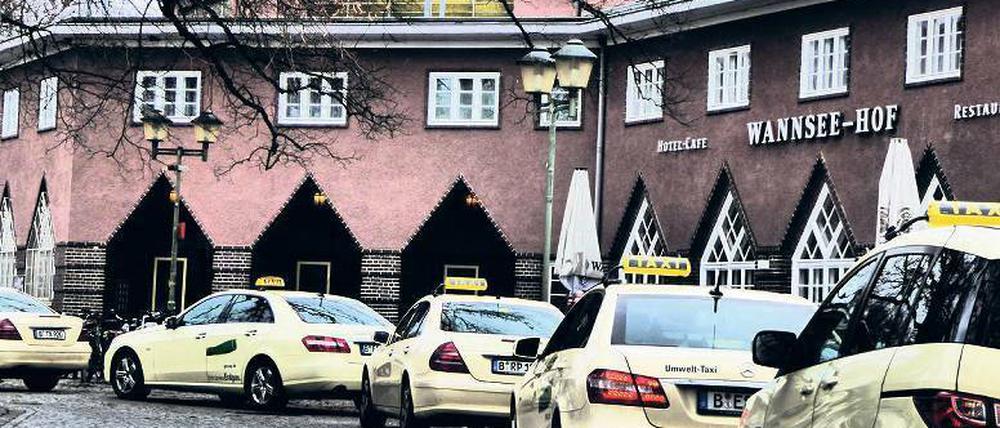 Tief im Südwesten. Der Bahnhof in Wannsee ist vielleicht nicht der modernste, aber mehr als markant.