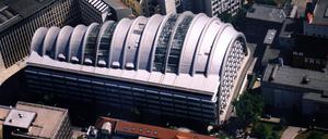 Das Ludwig-Erhard-Haus in der Charlottenburger Fasanenstraße beherbergt unter anderem die IHK. Hier tagt die Vollversammlung alle paar Monate.