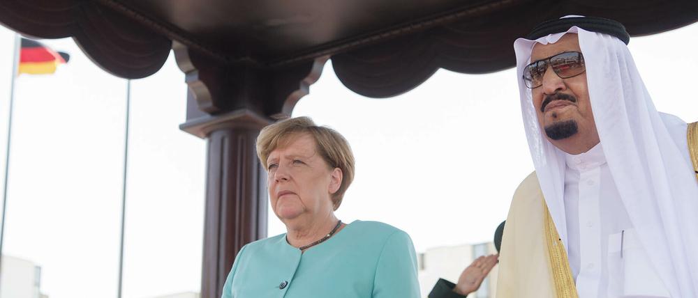Besuch in Saudi-Arabien: Kanzlerin Angela Merkel und König Salman bin Abdulaziz al-Saud 
