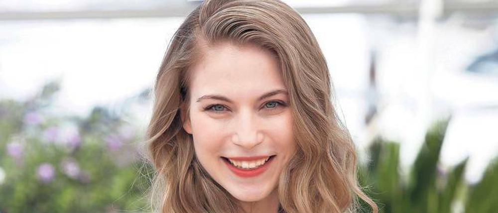 Wien ist Heimat, Berlin Wahlheimat. Nora Waldstätten ist der Wiener Schmäh noch näher als der Berliner „Icke“-Charme.