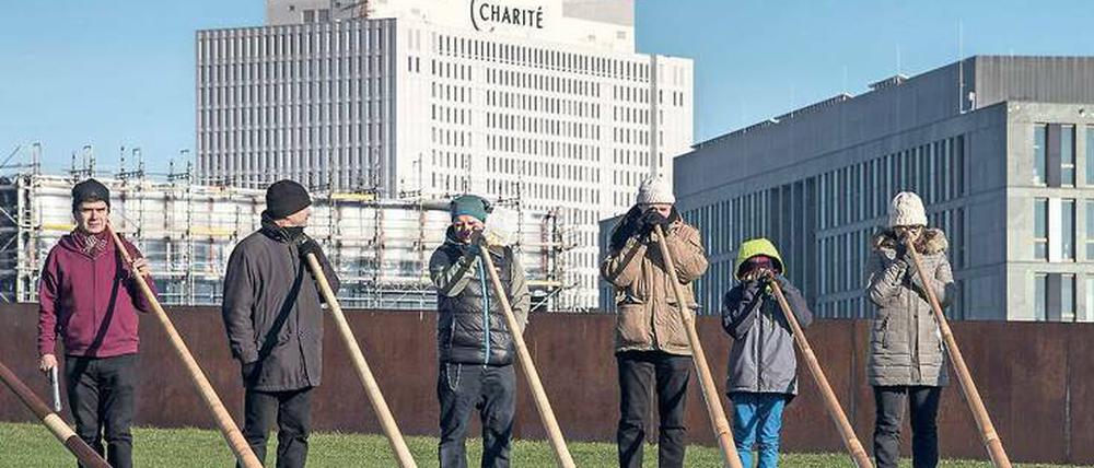 Flachlandbläser. Auch in Berlin hat das Alphorn seine Fans. Am Sonntag ist ihr Gipfeltreffen - allerdings nicht in Mitte, sondern in Spandau.