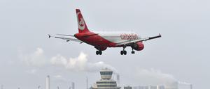 Harte Landung. Air Berlin schreibt Rekordverluste.