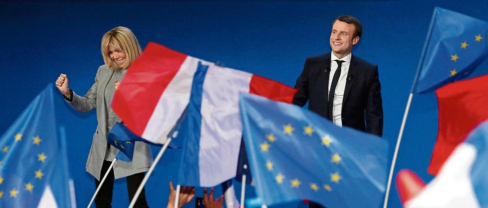 Gemeinsam "en marche": Brigitte und Emmanuel Macron.