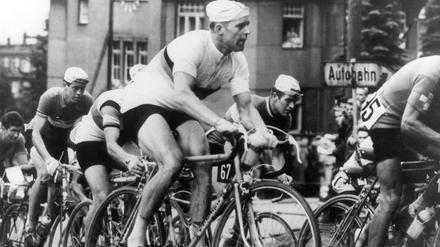 Ein Idol mit verklärtem Geschichtsbild. Gustav-Adolf, genannt "Täve" Schur bei der Radweltmeisterschaft der Straßenamateure 1960 auf dem Sachsenring.