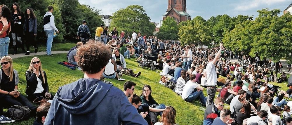 Die Berliner freuen sich auf den Frühling. Ein Bild vom 1. Mai 2014.