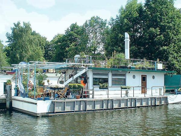 Manche Berliner wohnen auch auf einem Hausboot, in kleinen Bootsanhängern oder so genannten tiny houses.