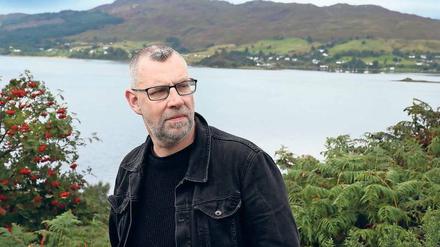 Fiktiver Rollenspieler. Der schottische Schriftsteller Graeme Macrae Burnet, 50, begibt sich auf die Spuren von Foucault, Camus und Kafka.