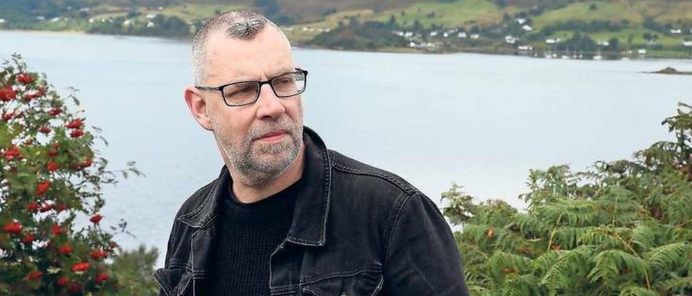 Fiktiver Rollenspieler. Der schottische Schriftsteller Graeme Macrae Burnet, 50, begibt sich auf die Spuren von Foucault, Camus und Kafka.