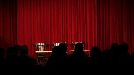 Bühne frei. Wer nach der Vorstellung mehr erfahren will, der ist bei einigen Neuerscheinungen gut aufgehoben.