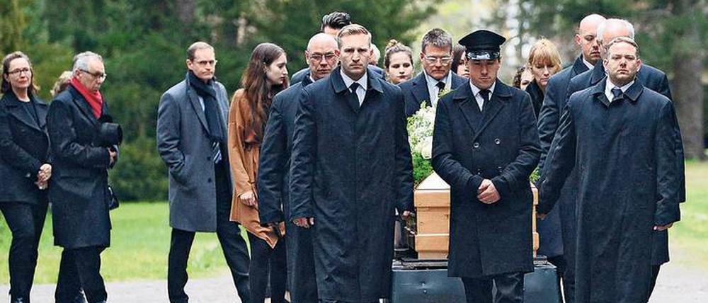 Langes Geleit. Der Berliner Kameramann Michael Ballhaus wurde in einer bewegenden Trauerfeier mit vielen prominenten Gästen und vielen bewegenden Gesten zu Grabe getragen.