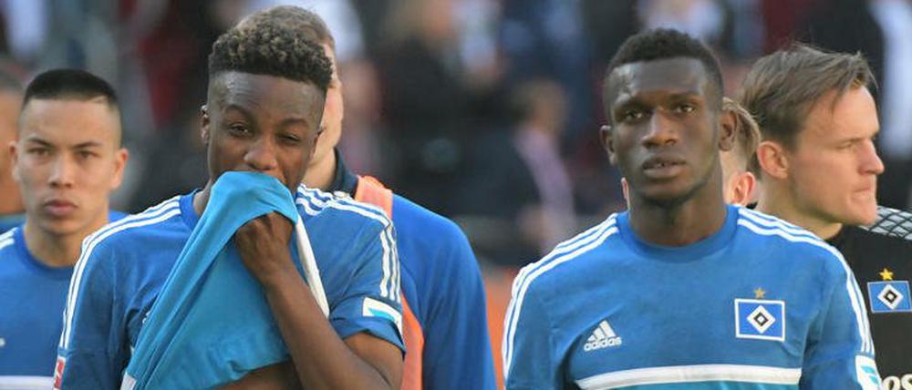 Mund abputzen... und dann? Der HSV steckt nach dem 0:4 von Augsburg wieder mächtig im Schlammassel.