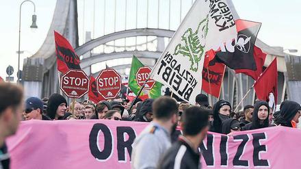 Friedlich feiern. Die Walpurgisnacht und der 1. Mai haben in Berlin Volksfest-Charakter. Die Polizei ist zwar vorbereitet, es überwiegt aber Gelassenheit.
