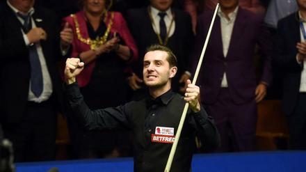 Mark Selby bejubelt seinen dritten WM-Titel.