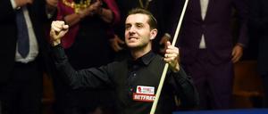 Mark Selby bejubelt seinen dritten WM-Titel.