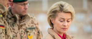 Unter Druck. Verteidigungsministerin Ursula von der Leyen (CDU). 
