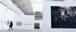 Hochtief. Blick in die Sibylle-Bergemann-Retrospektive in den Reinbeckhallen. 