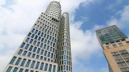 Hoch hinaus. „Upper West“ am Breitscheidplatz misst 119 Meter und hat 34 Etagen. Rechts: das ebenso hohe „Zoofenster“.