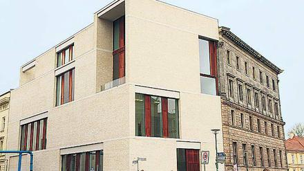 Das Haus Bastian (l.) am Berliner Kupfergraben.