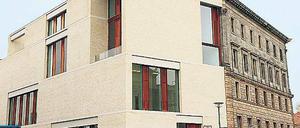 Das Haus Bastian (l.) am Berliner Kupfergraben.