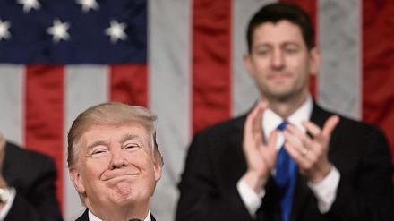 Da gab es noch Applaus von Paul Ryan: US-Präsident Donald Trump bei seiner Antrittsrede im Kongress.