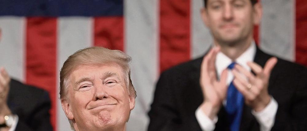 Da gab es noch Applaus von Paul Ryan: US-Präsident Donald Trump bei seiner Antrittsrede im Kongress.