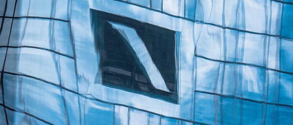 Unruhige Zeiten für Deutschlands größtes Geldhaus. Die Deutsche Bank überprüft derzeit ihre komplette Geschäftsstrategie.