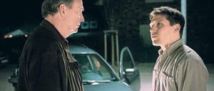 Keine heile Welt: Vater Karl Holzer (Herbert Knaup, links) muss erkennen, wie wenig er von Sohn Thomas (Hanno Koffler) weiß.