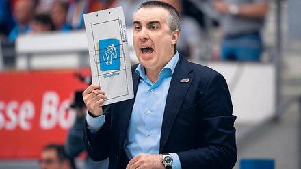 Dickes Brett. Roberto Serniotti hat Friedrichshafen bisher noch nicht entschlüsselt – umso motivierter ist er vor dem nächsten Duell am Mittwoch.