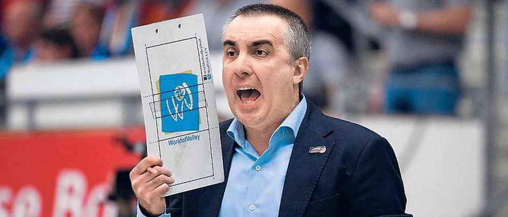 Dickes Brett. Roberto Serniotti hat Friedrichshafen bisher noch nicht entschlüsselt – umso motivierter ist er vor dem nächsten Duell am Mittwoch.