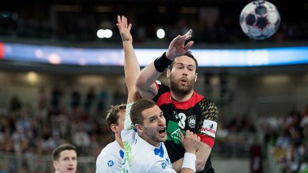 Gasper Marguc (l) von Slowenien in Aktion gegen Steffen Fäth.