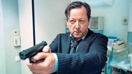 Trifft im Heim auf sein Alter Ego: Hanns von Meuffels (Matthias Brandt).
