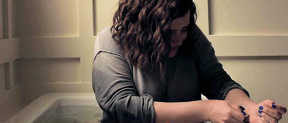 Selbstmord in der Serie. Diese Szene (mit Katherine Langford) beim Streamingdienst Netflix entsetzt manchen Zuschauer.