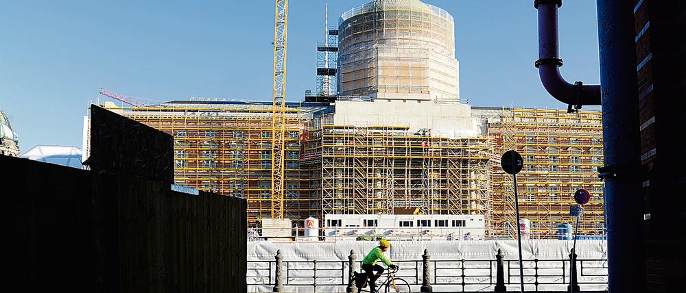 Noch ist das Schloss eine Baustelle. 2019 soll es fertiggestellt werden - auch mit Kuppel.