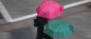 Bei diesem Wetter hat sich der Kauf des Regenschirms immerhin richtig gelohnt.