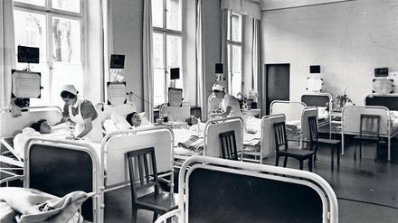 Aus der gynäkologischen Abteilung machte die Wehrmacht ein Reservelazarett für verwundete Frontkämpfer.