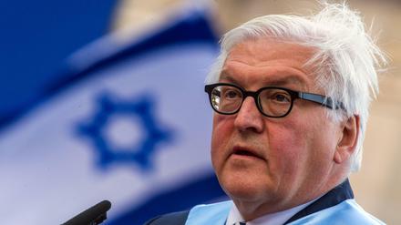 Frank-Walter Steinmeier (SPD), hier auf einem Archivfoto von der Verleihung der Ehrendoktorwürde an ihn an der Hebräischen Universität im vergangenen Jahr, soll in Israel die richtigen Worte finden.