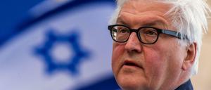 Frank-Walter Steinmeier (SPD), hier auf einem Archivfoto von der Verleihung der Ehrendoktorwürde an ihn an der Hebräischen Universität im vergangenen Jahr, soll in Israel die richtigen Worte finden.