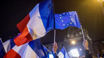 Marseillaise und Europa-Hymne, Trikolore und Sternenbanner: Frankreich hat sich nicht gegen die EU entschieden. Aber auch keinen Weg gewiesen, wie Europa aus seinen Krisen herauskommt.