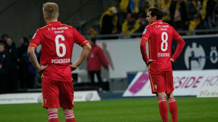 Frust. Kristian Pedersen (l.) und Stephan Fürstner nach dem 1:3 in Braunschweig. 
