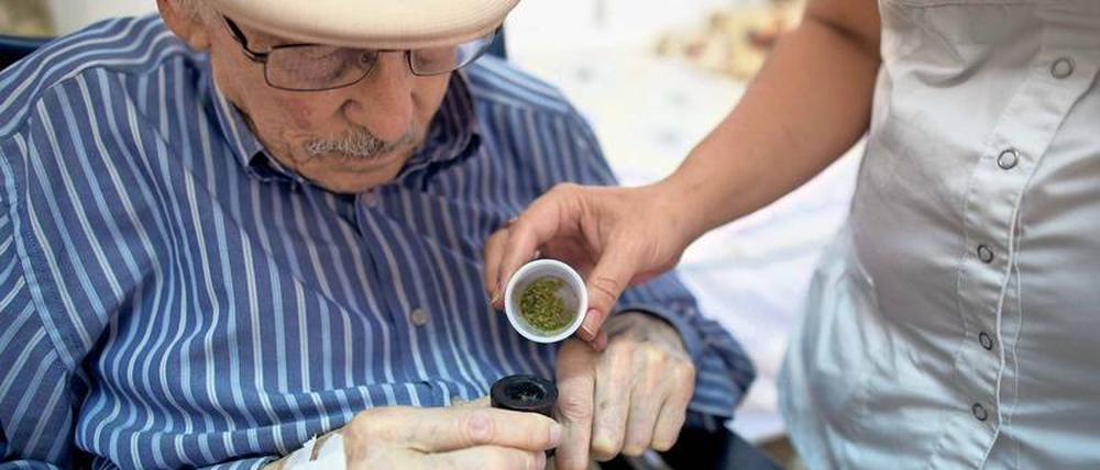 Verjüngungsjoint. In Israel wird Cannabis bereits im Altersheim getestet. 