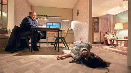 Alles so kaputt hier. Szene aus „Borderline Prozession“.