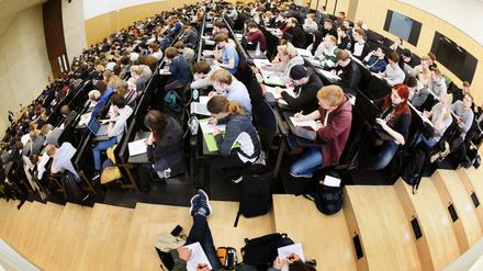 In der Lehre schneiden viele Universitäten bundesweit eher mittelmäßig ab.