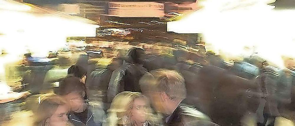 Am Bahnhof Warschauer Straße tobt am Wochenende nachts das Leben. Und immer wieder gibt es in den Partynächten Gewalttaten.