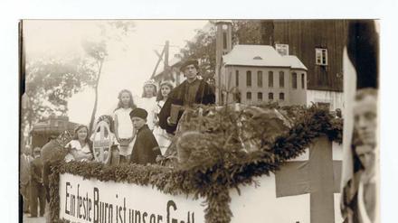 Mittelalter-Mummenschanz. Luther-Umzug im Erzgebirge, 1934.