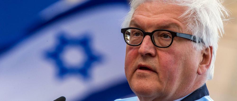 Der damalige Bundesaußenminister Frank-Walter Steinmeier (SPD) spricht nach der Verleihung der Ehrendoktorwürde an ihn an der Hebräischen Universität (Hebrew University) zu den Studenten und Gästen der Veranstaltung. Steinmeier besucht als Bundespräsident vom 06. bis zum 09. Mai Israel und die palästinensischen Autonomiegebiete.