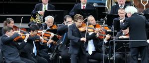 Die Berliner Philharmoniker bleiben Nutznießer des Hauptstadtfinanzierungsvertrages, der die Zuständigkeiten des Bundes für die Hauptstadtkultur, die Finanzierung der inneren Sicherheit im Parlaments- und Regierungsviertel und einen umfangreichen Grundstückstausch regelt.